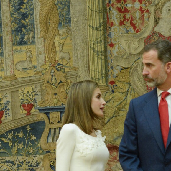 Le roi Felipe VI et la reine Letizia d'Espagne, ainsi que l'infante Elena, recevaient les médaillés olympiques et paralympiques espagnols au palais du Pardo à Madrid le 28 septembre 2016