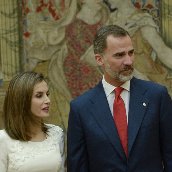 Le roi Felipe VI et la reine Letizia d'Espagne, ainsi que l'infante Elena, recevaient les médaillés olympiques et paralympiques espagnols au palais du Pardo à Madrid le 28 septembre 2016