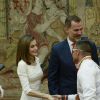 Le roi Felipe VI et la reine Letizia d'Espagne, ainsi que l'infante Elena, recevaient les médaillés olympiques et paralympiques espagnols au palais du Pardo à Madrid le 28 septembre 2016