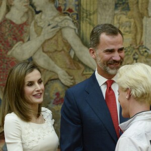 Le roi Felipe VI et la reine Letizia d'Espagne, ainsi que l'infante Elena, recevaient les médaillés olympiques et paralympiques espagnols au palais du Pardo à Madrid le 28 septembre 2016