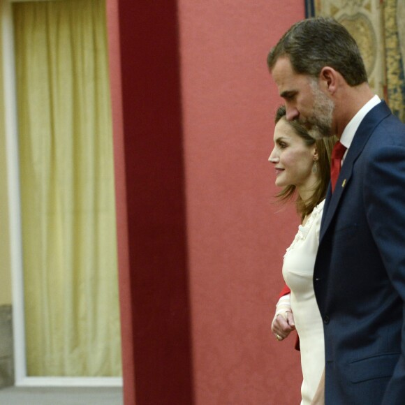 Le roi Felipe VI et la reine Letizia d'Espagne, ainsi que l'infante Elena, recevaient les médaillés olympiques et paralympiques espagnols au palais du Pardo à Madrid le 28 septembre 2016