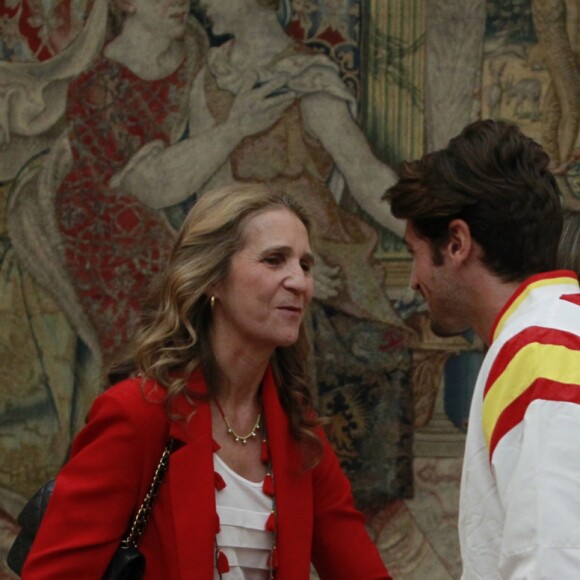 Le roi Felipe VI et la reine Letizia d'Espagne, ainsi que l'infante Elena, recevaient les médaillés olympiques et paralympiques espagnols au palais du Pardo à Madrid le 28 septembre 2016
