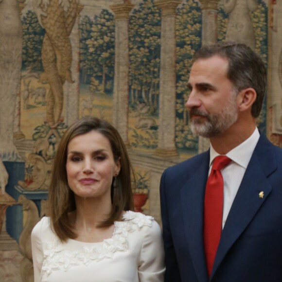 Le roi Felipe VI et la reine Letizia d'Espagne, ainsi que l'infante Elena, recevaient les médaillés olympiques et paralympiques espagnols au palais du Pardo à Madrid le 28 septembre 2016