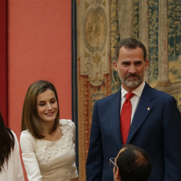 Le roi Felipe VI et la reine Letizia d'Espagne, ainsi que l'infante Elena, recevaient les médaillés olympiques et paralympiques espagnols au palais du Pardo à Madrid le 28 septembre 2016