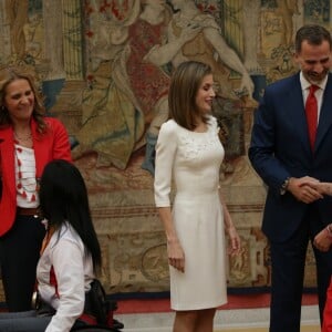 Le roi Felipe VI et la reine Letizia d'Espagne, ainsi que l'infante Elena, recevaient les médaillés olympiques et paralympiques espagnols au palais du Pardo à Madrid le 28 septembre 2016