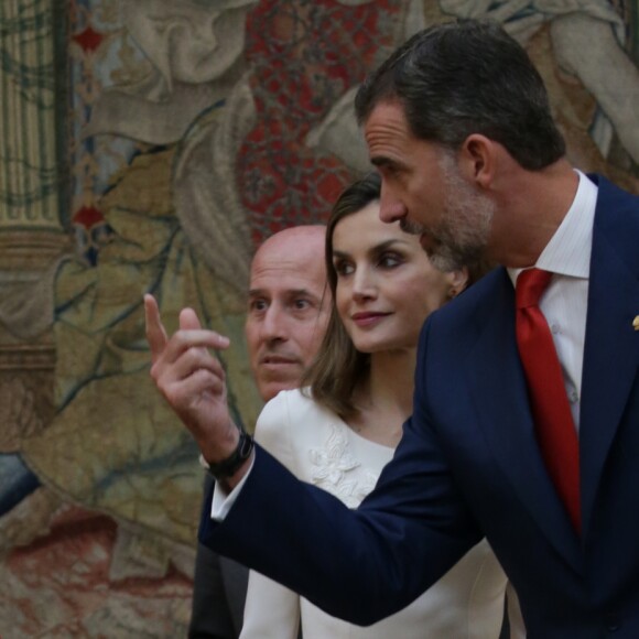 Le roi Felipe VI et la reine Letizia d'Espagne, ainsi que l'infante Elena, recevaient les médaillés olympiques et paralympiques espagnols au palais du Pardo à Madrid le 28 septembre 2016