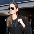 Angelina Jolie arrive au LAX en provenance de Paris, le 27 mars 2013.