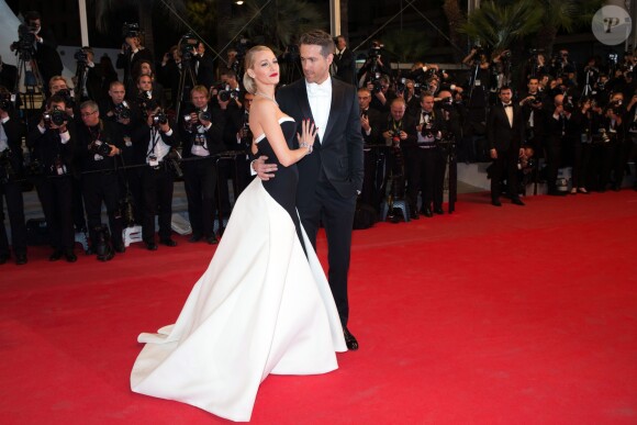 Blake Lively et son mari Ryan Reynolds - Montée des marches du film "Captives" lors du 67e Festival du film de Cannes le 16 mai 2014.