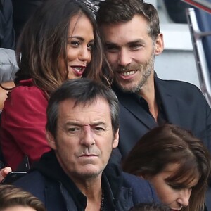 Alice Belaïdi et Gianni Giardinelli en couple (devant eux : Jean-Luc Reichmann et sa femme Nathalie) lors du match PSG - Bordeaux au Parc des Princes le 1er octobre 2016. © Cyril Moreau / Bestimage