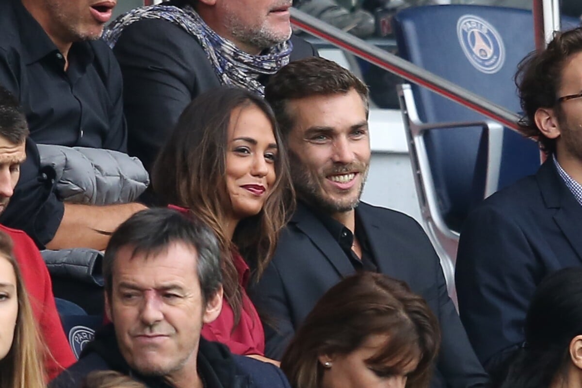 Photo : Alice Belaïdi et Gianni Giardinelli en couple (devant eux :  Jean-Luc Reichmann et sa femme Nathalie) lors du match PSG - Bordeaux au  Parc des Princes le 1er octobre 2016. ©