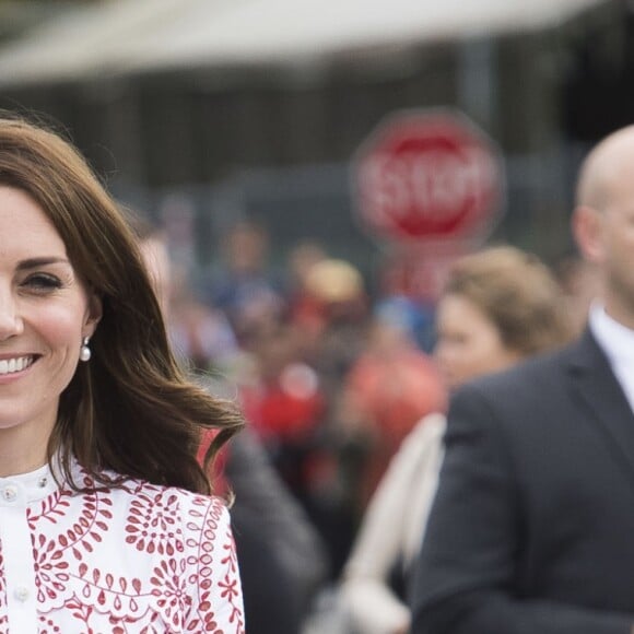 La duchesse Catherine de Cambridge portait une robe Alexander McQueen à Vancouver au Canada le 25 septembre 2016.