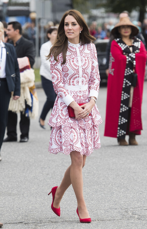 La duchesse Catherine de Cambridge portait une robe Alexander McQueen à Vancouver au Canada le 25 septembre 2016.