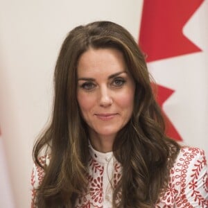 La duchesse Catherine de Cambridge portait une robe Alexander McQueen à Vancouver au Canada le 25 septembre 2016.