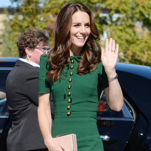 Le prince William et Catherine Kate Middleton, la duchesse de Cambridge visitent le campus Okanagan de l'Université de la Colombie-Britannique à Kelowna à l'occasion du 10ème anniversaire de l'établissement, dans le cadre de leur voyage officiel au Canada, le 27 septembre 2016. Ils ont assisté à un match de volley-ball féminin dans le gymnase du campus, ont salué la mascotte puis ont dévoilé une plaque commémorative pour souligner le 10ème anniversaire de l'Université.  27 September 2016. The Royal Tour of British Columbia and Yukon. The Duke and Duchess of Cambridge travel to Kelowna Canada. Here, HRH, The Duke of Cambridge, Catherine, The Duchess of Cambridge visit University of Columbia Okananagan's 10th anniversary.27/09/2016 - Kelowna