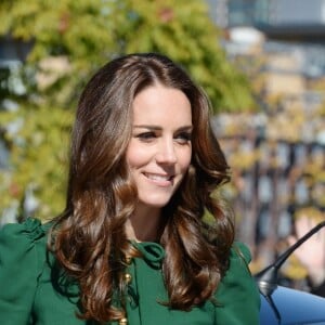 Le prince William et Catherine Kate Middleton, la duchesse de Cambridge visitent le campus Okanagan de l'Université de la Colombie-Britannique à Kelowna à l'occasion du 10ème anniversaire de l'établissement, dans le cadre de leur voyage officiel au Canada, le 27 septembre 2016. Ils ont assisté à un match de volley-ball féminin dans le gymnase du campus, ont salué la mascotte puis ont dévoilé une plaque commémorative pour souligner le 10ème anniversaire de l'Université.  27 September 2016. The Royal Tour of British Columbia and Yukon. The Duke and Duchess of Cambridge travel to Kelowna Canada. Here, HRH, The Duke of Cambridge, Catherine, The Duchess of Cambridge visit University of Columbia Okananagan's 10th anniversary.27/09/2016 - Kelowna