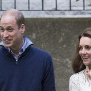 La duchesse Catherine de Cambridge portait une robe See by Chloé lors d'un événement avec son mari William et leurs enfants George et Charlotte à Victoria au Canada le 29 septembre 2016.