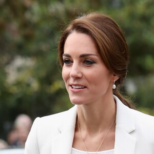 Le prince William, duc de Cambridge et Catherine (Kate) Middleton, duchesse de Cambridge visitent le centre Cridge d'aide au familles d'enfants handicapés avant leur départ du Canada à Victoria le 1er octobre 2016. Britain's Prince William and Catherine, Duchess of Cambridge, on their last day of their Official Tour of Canada. William and Kate visit the Cridge Centre for the Family to see the work of the local charity working with vulnerable, disadvantaged families and support for parents with disabled children. In Victoria on october 1st, 2016.01/10/2016 - Victoria