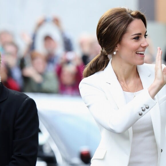 Le prince William, duc de Cambridge et Catherine (Kate) Middleton, duchesse de Cambridge visitent le centre Cridge d'aide au familles d'enfants handicapés avant leur départ du Canada à Victoria le 1er octobre 2016. Britain's Prince William and Catherine, Duchess of Cambridge, on their last day of their Official Tour of Canada. William and Kate visit the Cridge Centre for the Family to see the work of the local charity working with vulnerable, disadvantaged families and support for parents with disabled children. In Victoria on october 1st, 2016.01/10/2016 - Victoria