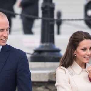 Départ du prince William, duc de Cambridge, Catherine (Kate) Middleton, duchesse de Cambridge, accompagnés de leurs enfants, le prince Georges et la princesse Charlotte après leurs voyage de 8 jours au Canada à Victoria le 1er octobre 2016.  Victoria, Canada. Prince William, the Duke of Cambridge, Princess Catherine, the Duchess of Cambridge and their children Prince George and Princess Charlotte, board a sea plane in Victoria Harbour, Canada at the end of the Royal Tour. In Victoria on october 1st, 2016.01/10/2016 - Victoria