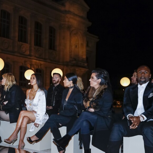 Kim Kardashian, Kourtney Kardashian, leur mère Kris Jenner et son compagnon Corey Gamble - Défilé Givenchy par Riccardo Tisci (collection prêt-à-porter printemps-été 2017) à Paris, le 2 octobre 2016. © Olivier Borde/Bestimage