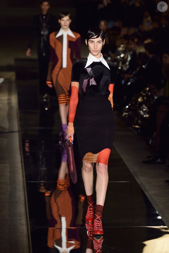 Défilé Givenchy par Riccardo Tisci (collection prêt-à-porter printemps-été 2017) à Paris, le 2 octobre 2016.