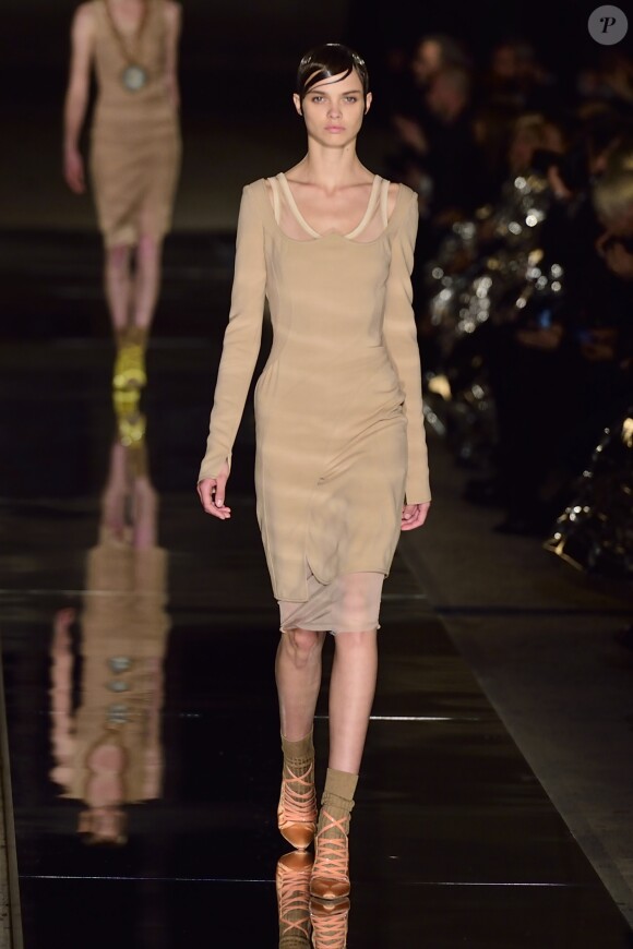 Défilé Givenchy par Riccardo Tisci (collection prêt-à-porter printemps-été 2017) à Paris, le 2 octobre 2016.