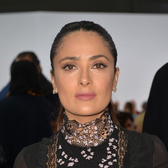 Salma Hayek - Défilé de mode prêt-à-porter printemps-été 2017 Giambattista Valli à Paris. Le 3 octobre 2016 © CVS-Veeren / Bestimage