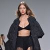 Gigi Hadid - Défilé de mode prêt-à-porter printemps-été 2017 Giambattista Valli à Paris. Le 3 octobre 2016 © CVS-Veeren / Bestimage
