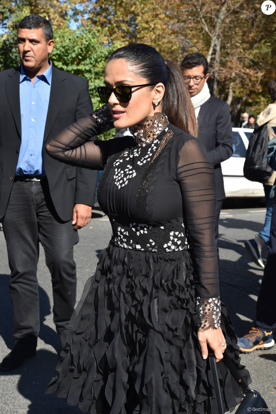 Salma Hayek - People arrivant au défilé de mode Giambattista Valli