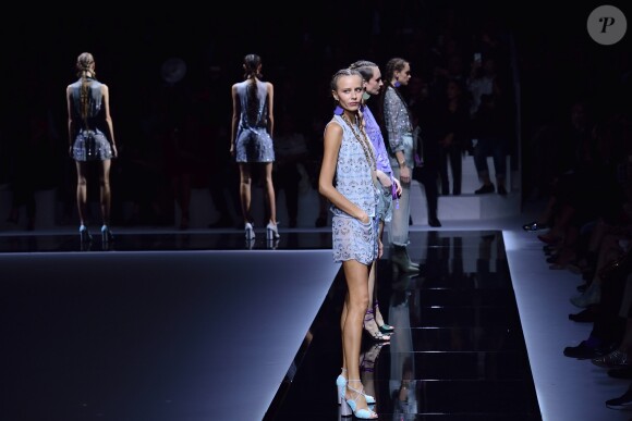Défilé Emporio Armani (collection printemps-été 2017) à l'AccorHotels Arena. Paris, le 3 octobre 2016.