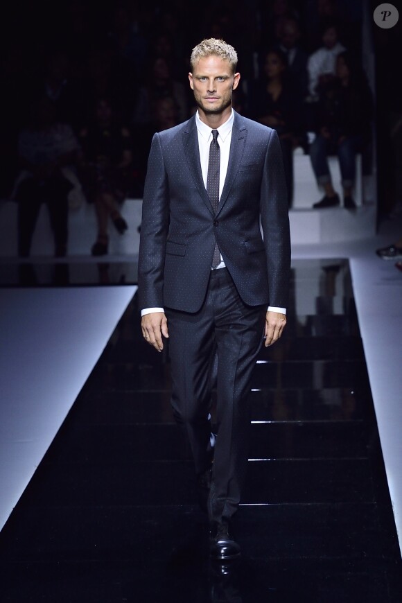 Défilé Emporio Armani (collection printemps-été 2017) à l'AccorHotels Arena. Paris, le 3 octobre 2016.
