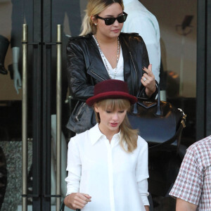 Taylor Swift et Demi Lovato en train de faire du shopping à la boutique "Barneys New York" à Beverly Hills, Los Angeles, le 29 septembre 2013