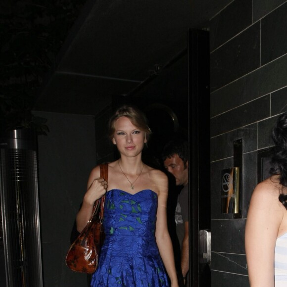 Taylor Swift et Katy Perry au restaurant Hackasan à Los Angeles le 23 août 2009