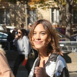 Alexa Chung - Défilé de mode prêt-à-porter printemps-été 2017 "Miu Miu" au Palais d'Iéna. Paris, le 5 octobre 2016 © CVS-Veeren / Bestimage