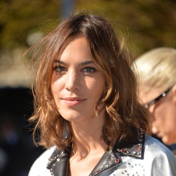 Alexa Chung - Défilé de mode prêt-à-porter printemps-été 2017 "Miu Miu" au Palais d'Iéna. Paris, le 5 octobre 2016 © CVS-Veeren / Bestimage