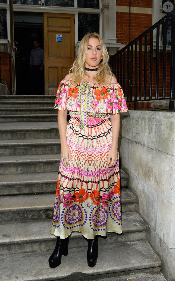 Ellie Goulding arrive au défilé "Temperley" lors de la fashion week de Londres, le 18 septembre 2016.