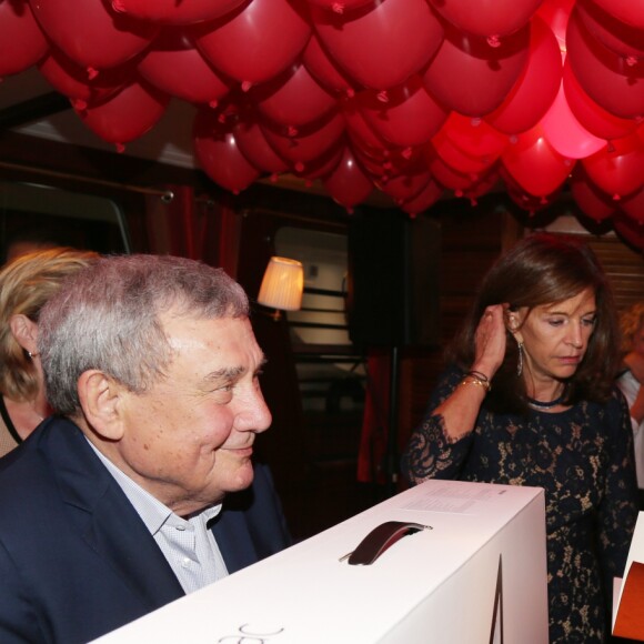 Exclusif - Sol Kerzner (homme d'affaires sud-africain, fondateur du complexe hôtelier Atlantis Paradise Island), Framboise Holtz, Maguy Le Coze, Caroline Barclay lors du 50ème anniversaire de Caroline Barclay sur le bateau"Acajou" des Yachts de Paris, le 4 octobre 2016