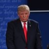 Donald Trump face à Hillary Clinton dans le deuxième débat présidentiel à la Washington University, St. Louis., le 9 octobre 2016.