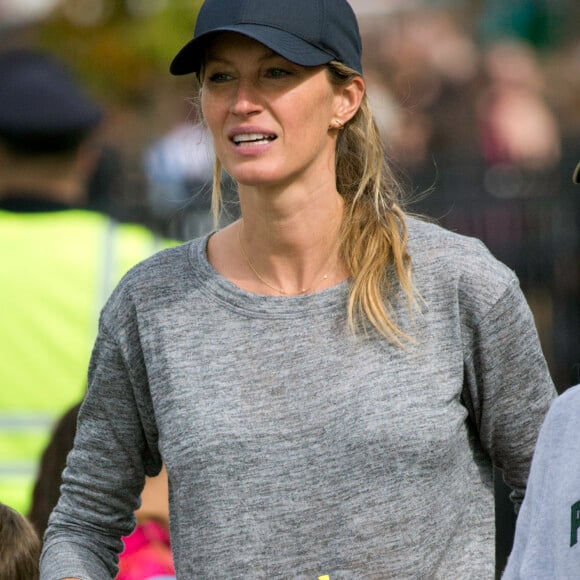 Gisele Bundchen avec sa fille Vivian à la fête de Topsfield dans le Massachusetts le 8 octobre 2016.