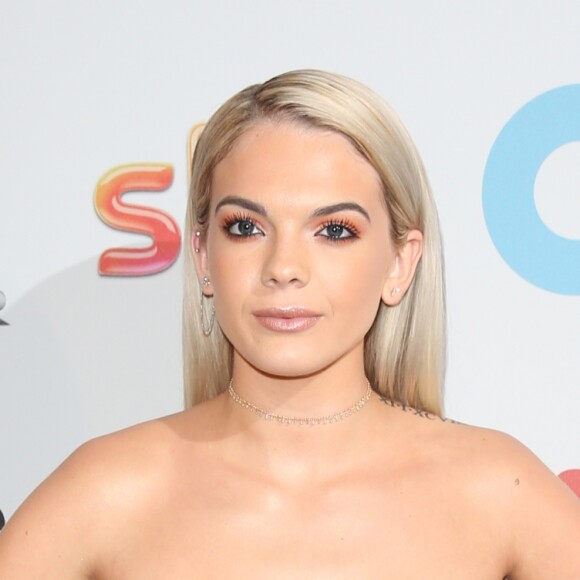 Louisa Johnson à la soirée Attitude Awards 2016 à Londres, le 9 octobre 2016
