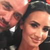 Demi Lovato pose avec son coach Mike Bayer.