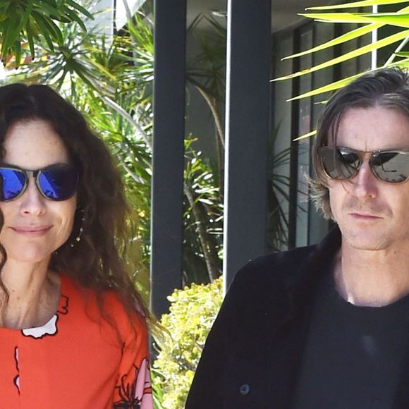 Exclusif - Minnie Driver et son compagnon Neville Wakefield se promènent à West Hollywood le 15 Avril 2016.