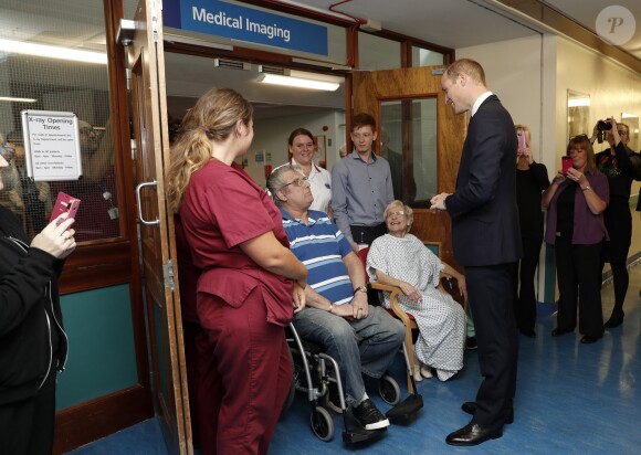 Le prince William en visite à l'hôpital Basingstoke and North Hampshire à Basingstoke, le 12 octobre 2016.