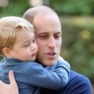 Le prince George et la princesse Charlotte de Cambridge avec leurs parents le prince William et la duchesse Catherine de Cambridge lors d'une fête pour enfants à la Maison du Gouvernement à Victoria, au Canada, le 29 septembre 2016.