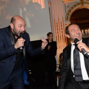 Kad Merad et Patrick Timsit lors du dîner de la fondation ARC au restaurant de l'hôtel The Peninsula à Paris le 10 octobre 2016.