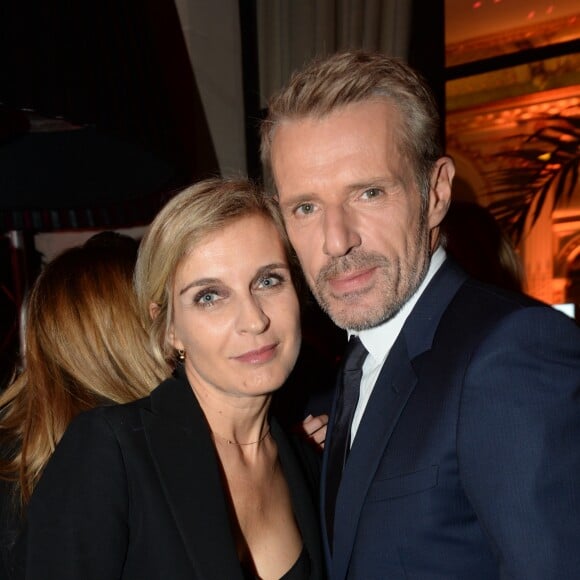 Mélita Toscan du Plantier et Lambert Wilson lors du dîner de la fondation ARC au restaurant de l'hôtel The Peninsula à Paris le 10 octobre 2016.