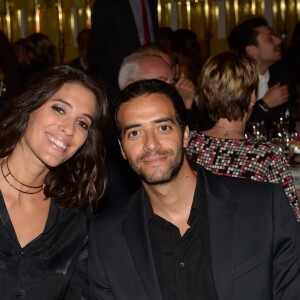 Laurie Cholewa et Tarek Boudali lors du dîner de la fondation ARC au restaurant de l'hôtel The Peninsula à Paris le 10 octobre 2016.