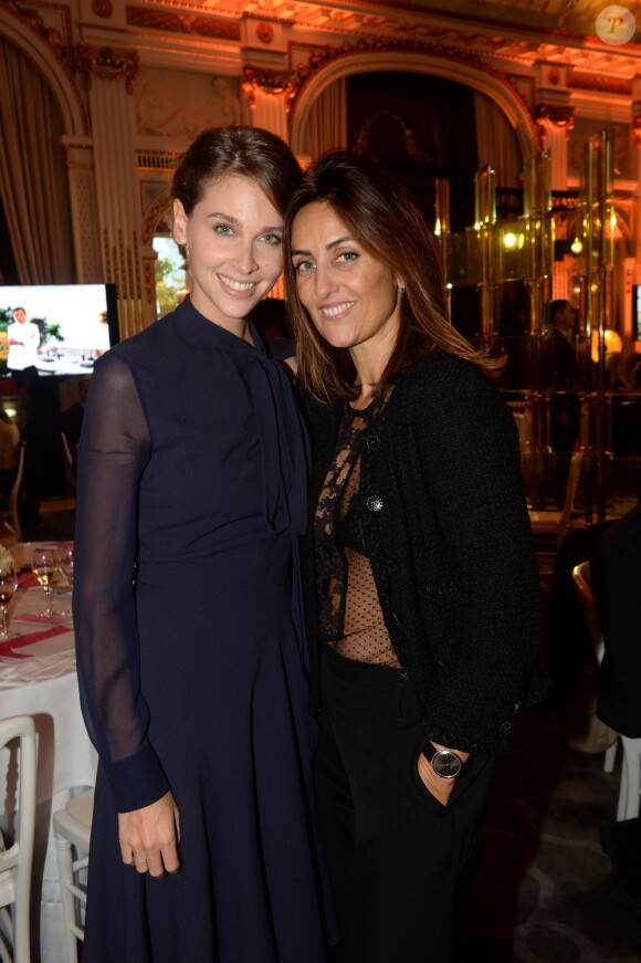 Ophélie Meunier et Valérie Messika lors du dîner de la fondation ARC au restaurant de l'hôtel The Peninsula à Paris le 10 octobre 2016.