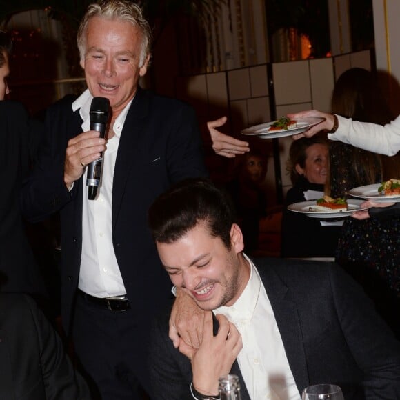 Franck Dubosc et Kev Adams lors du dîner de la fondation ARC au restaurant de l'hôtel The Peninsula à Paris le 10 octobre 2016.