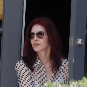 Priscilla Presley à la sortie d'un salon de coiffure de Beverly Hills, Californie, le 29 juin 2016.